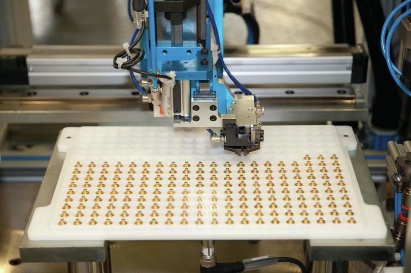 Automated assembly process: Moreno Soppelsa/Shutterstock.com