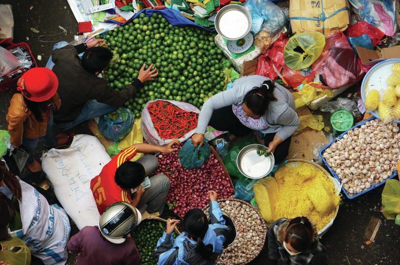 Vegetable market, Da Lat, Vietnam: Hoxuanhuong/Dreamstime.com, https://goo.gl/mjvVuc