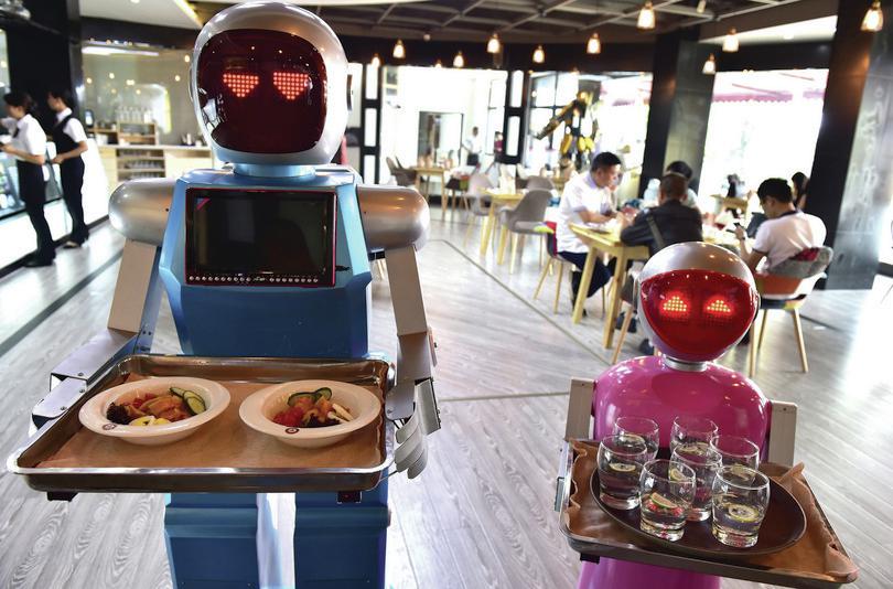 Robot waiters: Reuters/CSN